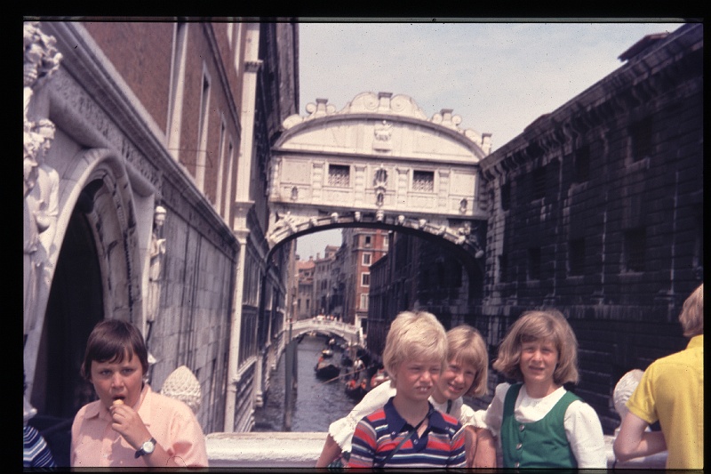 04.Venetie jul 1975 Brigitte,Marion,Peter.JPG